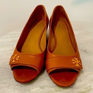 Tory Burch Kira Leather Open Toe Wedge size 6